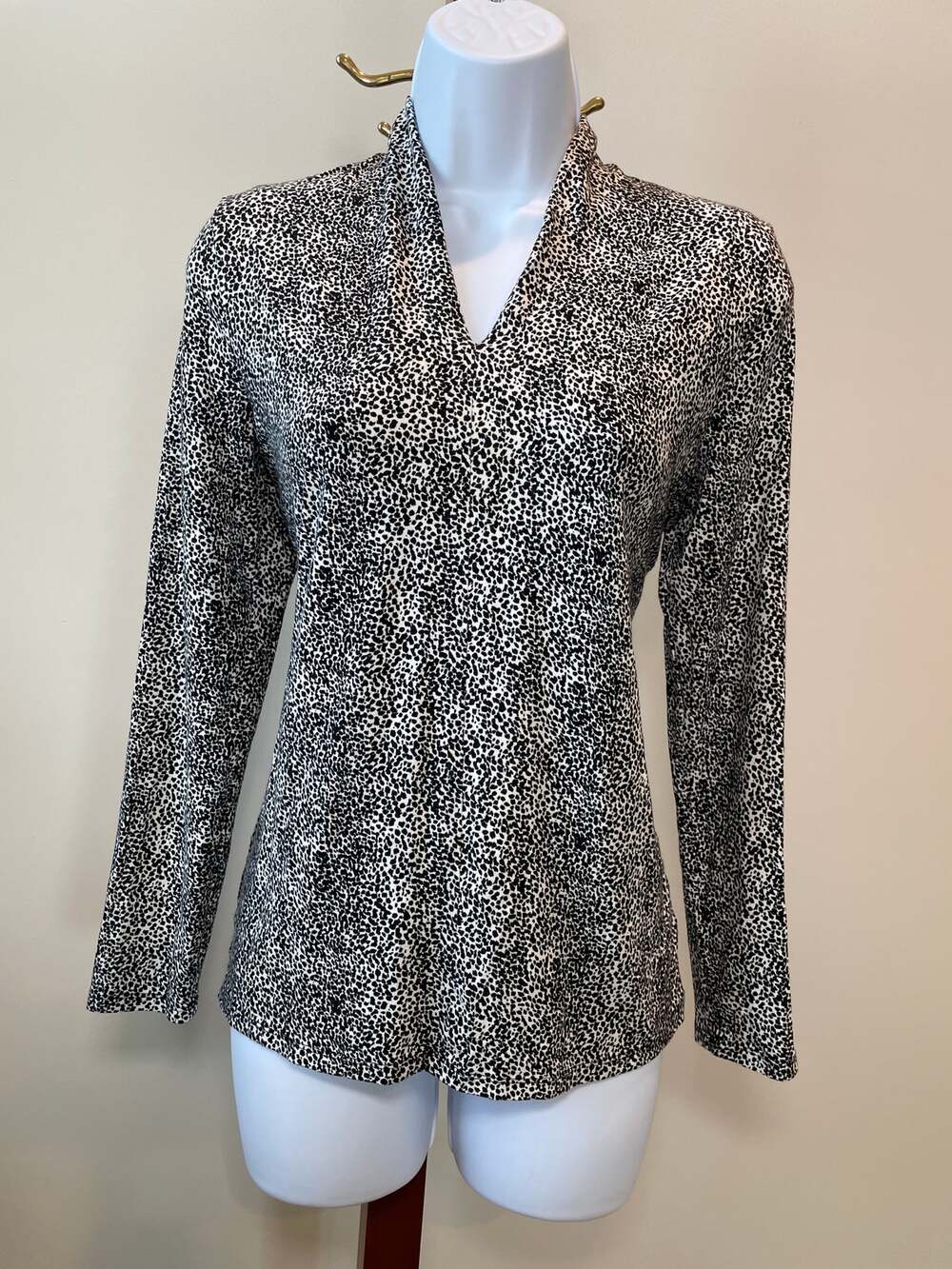 Talbots Black & White V‑Neck Top Size M